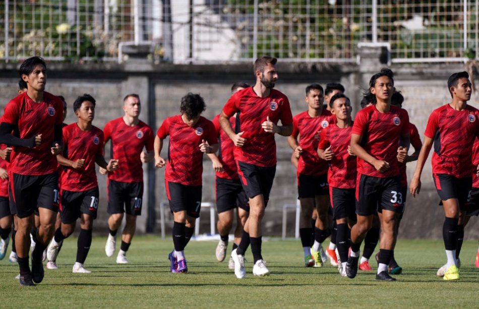latihan skuad persija tanpa adanya 2 pilar rizky ridho dan m ferarri yang mendapatkan panggilan bela timnas indonesia