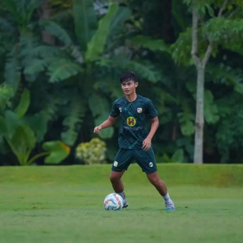 Profil Ilham Romadhona: Gelandang Muda Berbakat dari Barito Putera